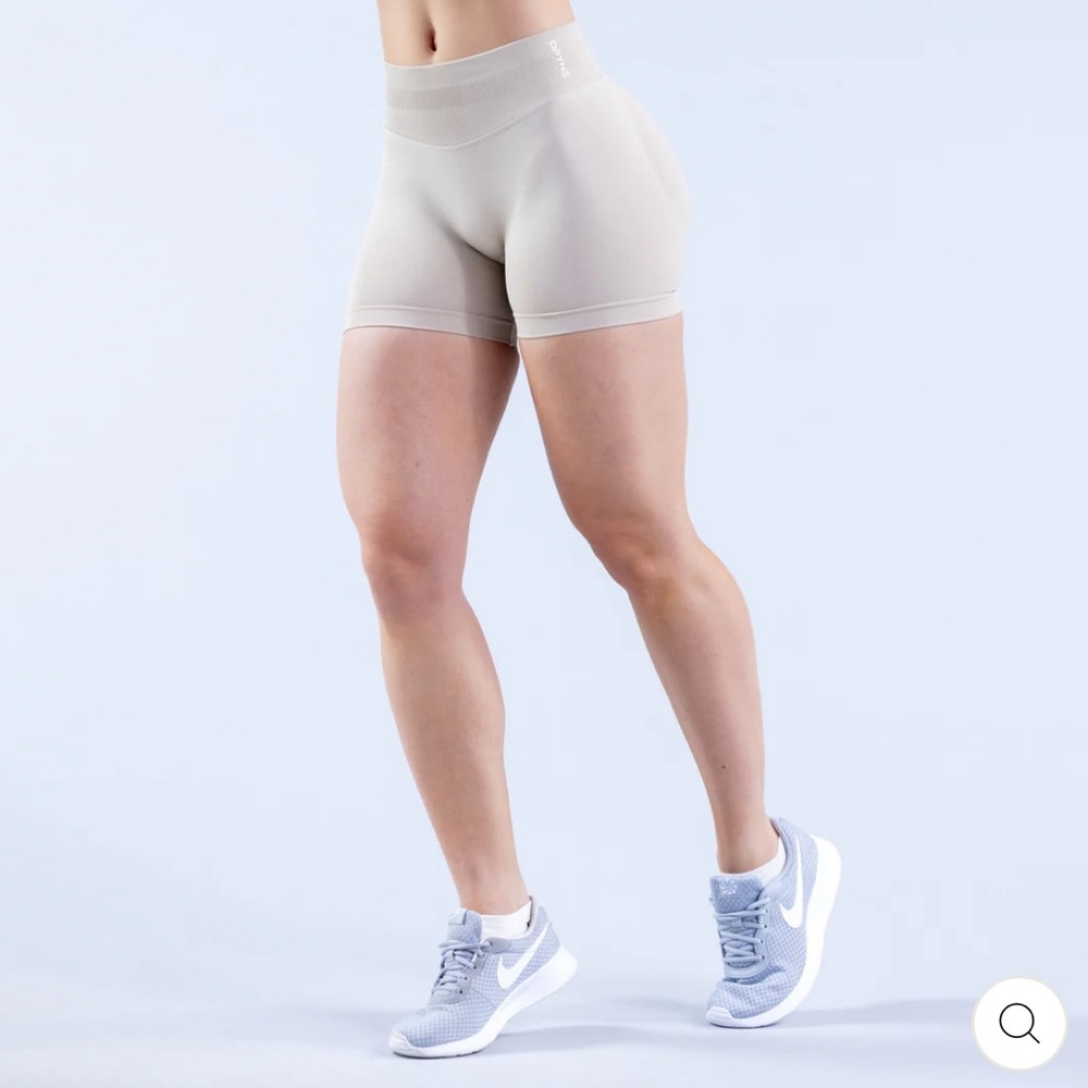 DFYNE FEATHER BEIGE
Impact Shorts | 4.5" SIZE S